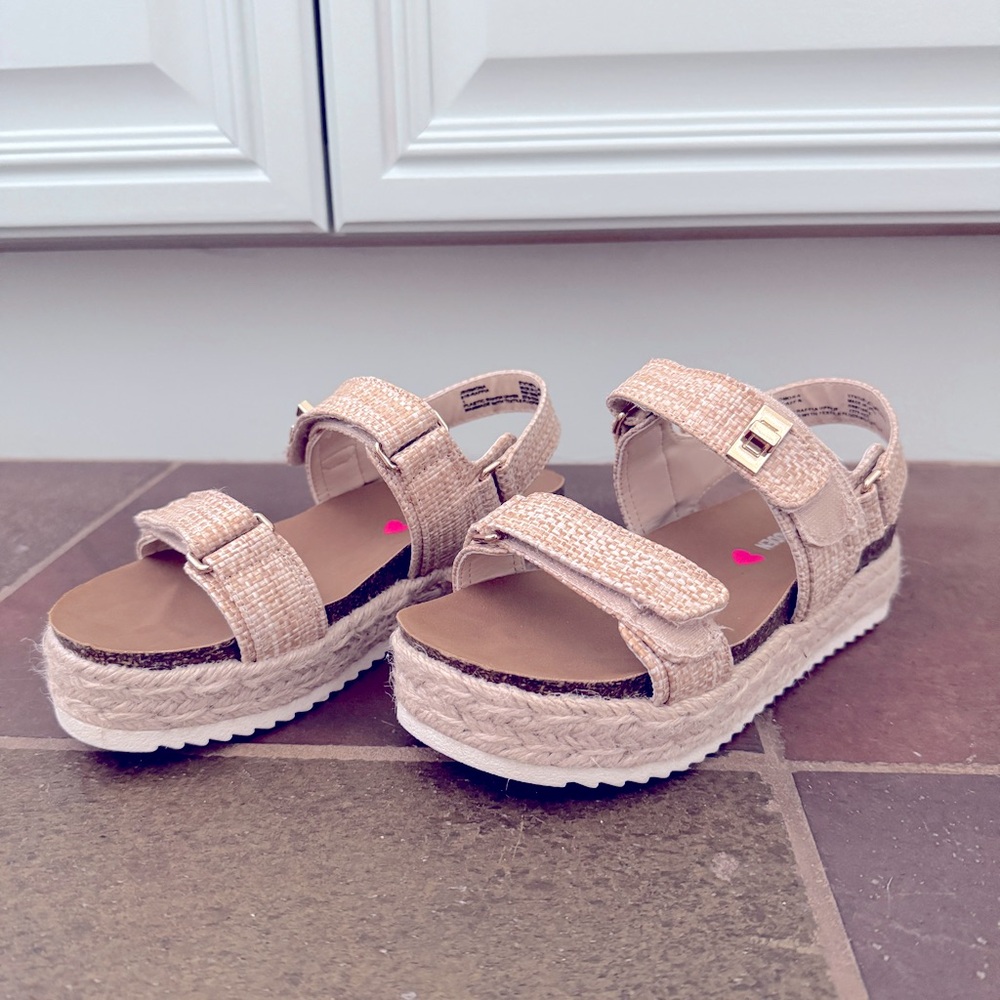 NWOT Steve Madden - Platform Raffia Sandals w/ Adjustable Straps - size 1 kids